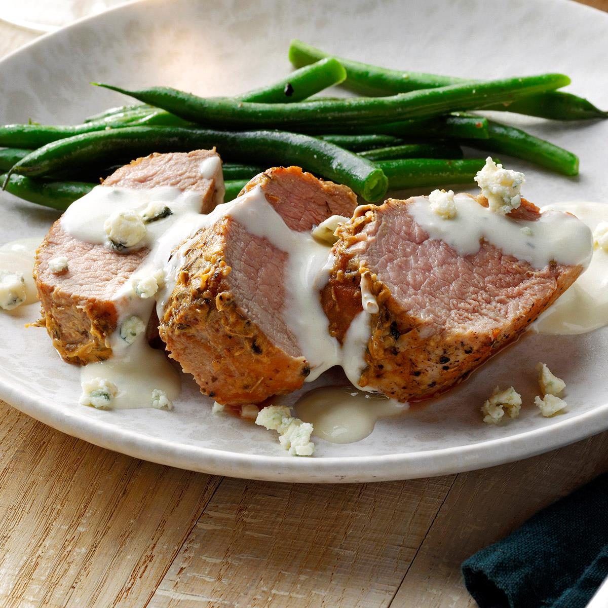 Pork With Gorgonzola Sauce Exps Tohca23 42196 Dr 10 25 5b